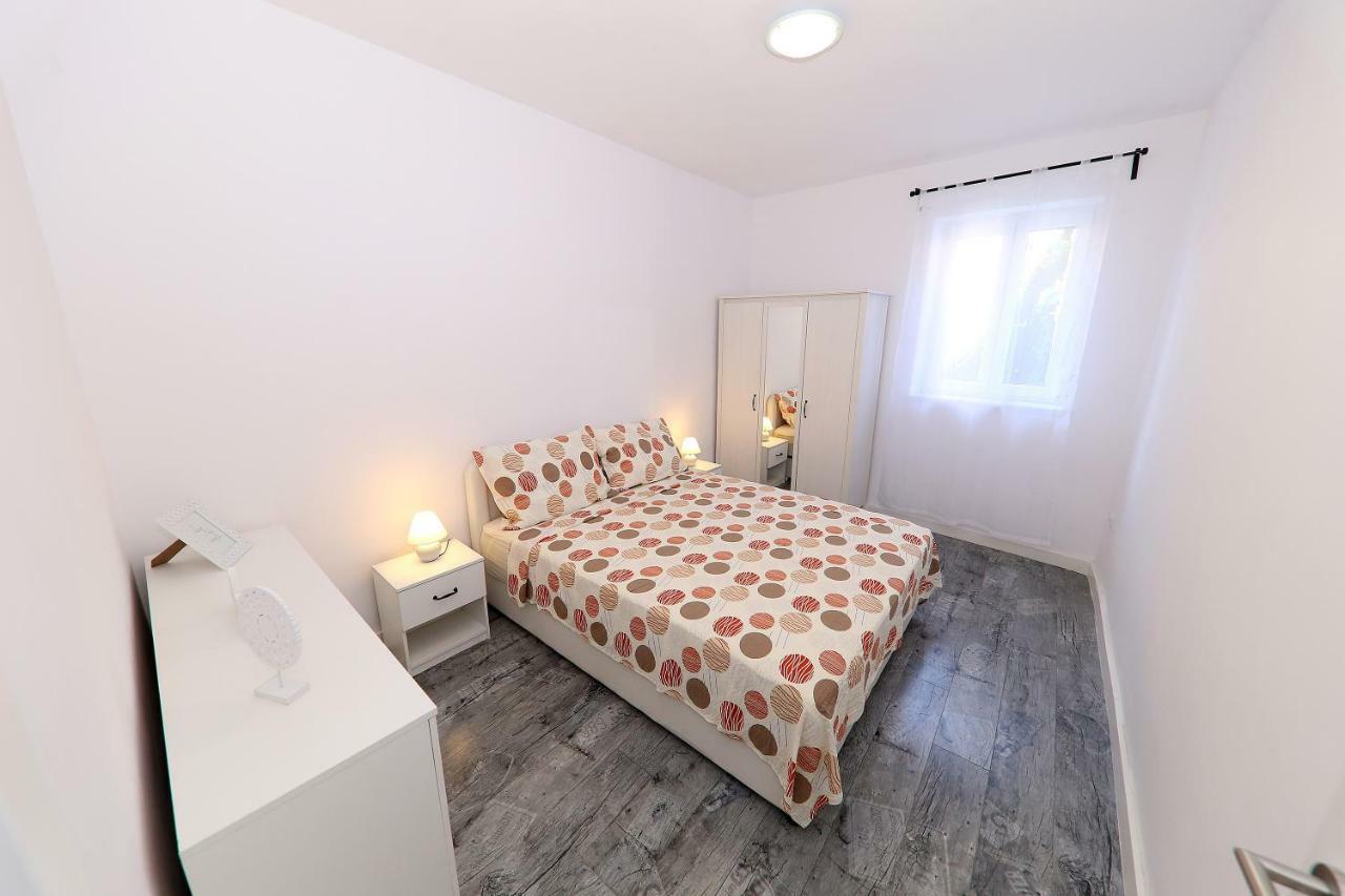 Apartman Dana Zara Esterno foto
