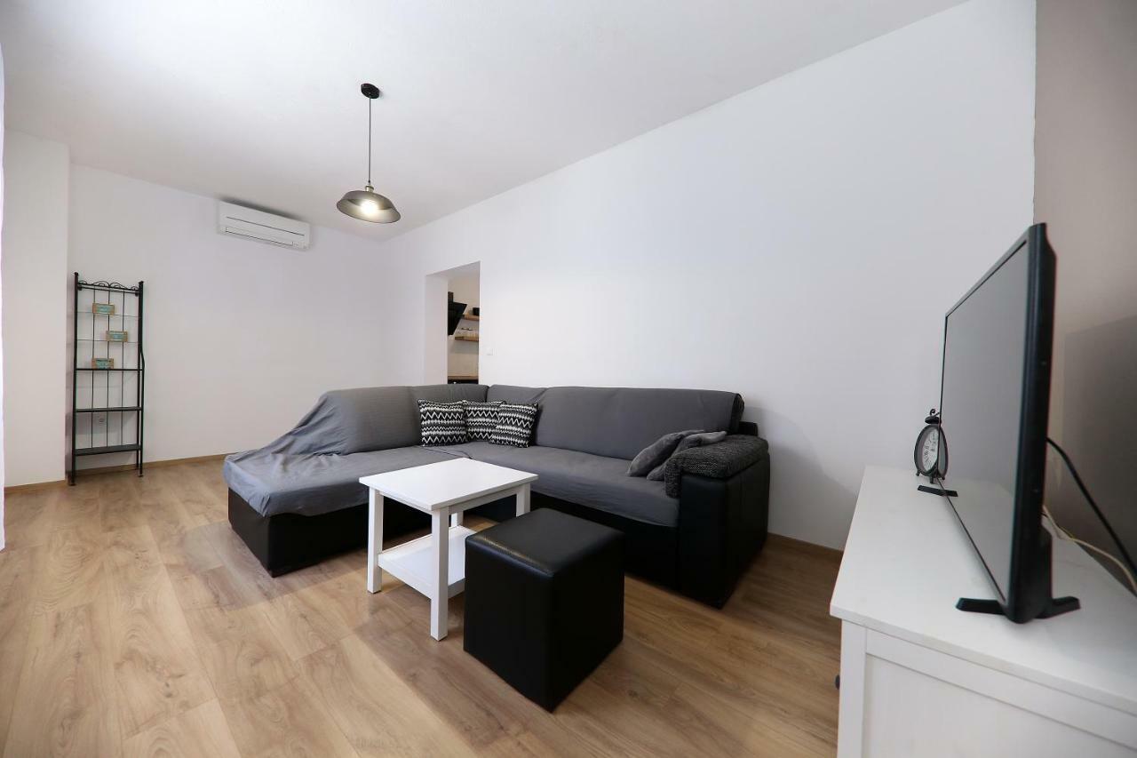 Apartman Dana Zara Esterno foto